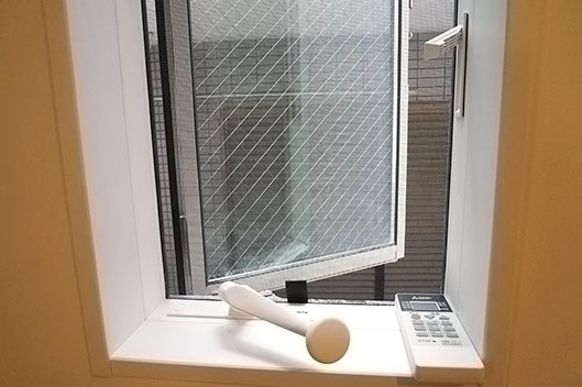 小窓の網戸