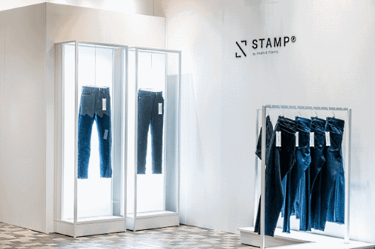 3Dスキャンによる採寸でジーンズがオーダーできる新サービス「STAMP」の新店舗