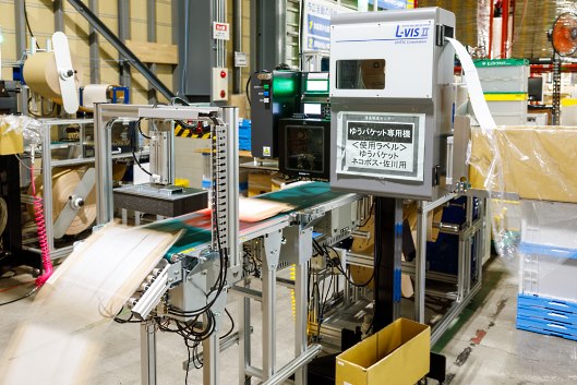 清長が新たに導入した自動梱包機。作業の生産性向上、省人化に大きく貢献している