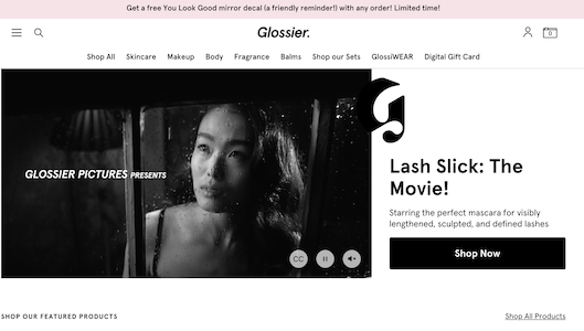「Glossier」のサイトトップページ