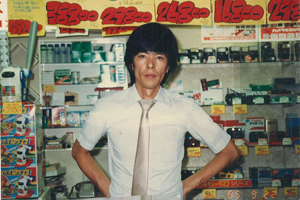 ジャパネットたかた A and Live 1986年に独立し、新たに店を構えたころの髙田明氏