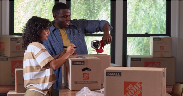 協業により、「HomeDepot.com」で注文した商品は顧客のもとにスピーディーに届くようになる（画像はHomeDepotのコーポレートサイトから編集部がキャプチャして追加）