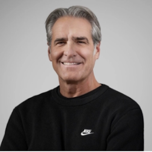 2024年9月、NIKEのCEOに就任したエリオット・ヒル氏（画像はNIKEのコーポレートサイトから編集部が追加）