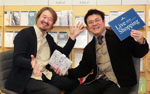 フューチャーショップのサービスプロデューサー/ライブコマースディレクター・稲生（写真左）　アシュフォードの営業部/WEB・海外 OEM グループ ブランドプランナーの向井善昭