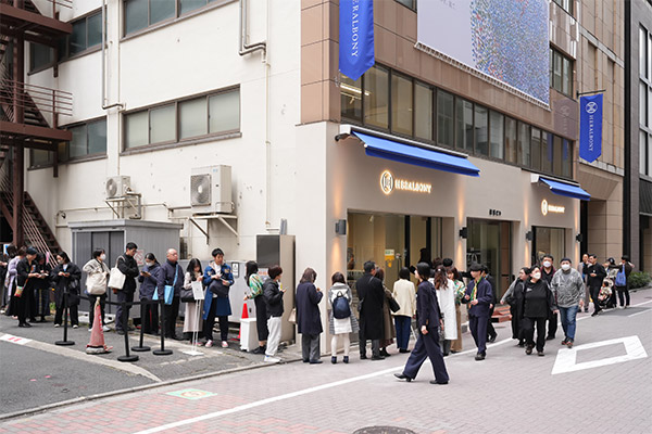 銀座の店舗では3日間のオープニングセレモニーを実施、多くの人が訪れた
