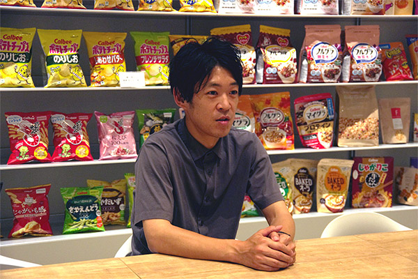 「ボディグラノーラ」のマーケティングを担当するカルビーの金子哲也氏