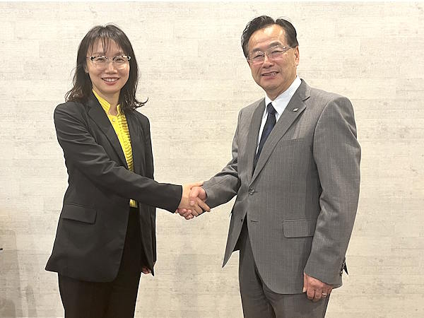 アマゾン提携ネットスーパー アジアパシフィック事業部長のシン・ミニョン氏、伊藤チェーンの伊藤吉信専務取締役
