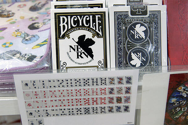 エヴァンゲリオンストア BEENOS ムービック グラウンドワークス 海外ユーザーから特に人気が高い商品は「トランプ」だという