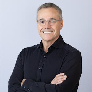 Amazon Health Services 上級副社長 ニール・リンゼイ氏（画像はLinkedInから追加）