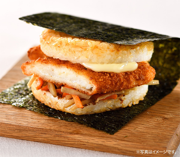 親しみやすいのり弁をイメージし、風味や食べやすさにこだわったという「モスライスバーガー〈のり弁〉」（画像提供：モスフードサービス）