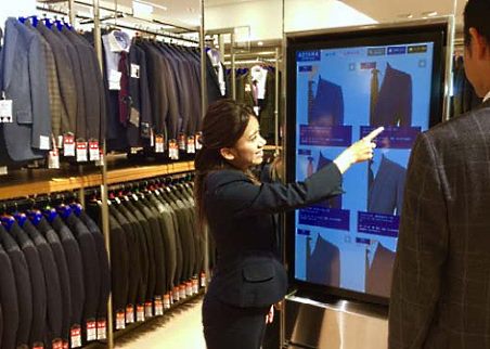 紳士服販売チェーン「洋服の青山」を展開する青山商事は9月15日、実店舗とオンラインショップが融合した次世代型店舗「デジタル・ラボ」の2号店を東京・蒲田にオープン
