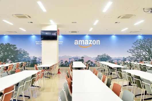 アマゾンジャパン、大阪府茨木市に国内2拠点目となる「Amazon Robotics」を導入した物流拠点「アマゾン茨木FC（フルフィルメントセンター）」 Amazon段ボールをイメージした守衛室