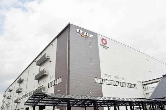 アマゾンジャパン、大阪府茨木市に国内2拠点目となる「Amazon Robotics」を導入した物流拠点「アマゾン茨木FC（フルフィルメントセンター）」 Amazon段ボールをイメージした守衛室
