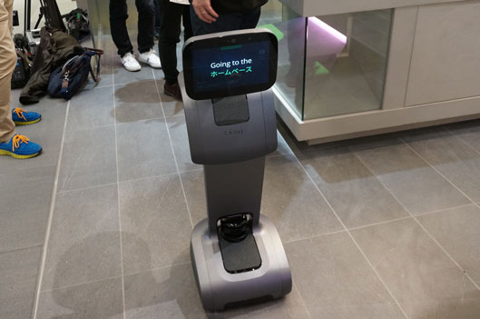 自走式接客ロボット「temi」