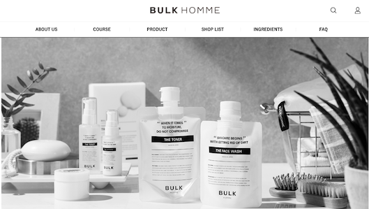 BULK HOMMEの商品群。白と黒を基調にシンプルで洗練されたブランドイメージが男性から支持される