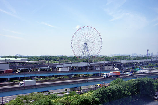 アスクル 物流施設 竣工 ASKUL東京DC フラッグシップセンター 4階からの外の景色