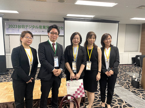 来日した、台湾政府「デジタル発展部」のメンバー（左から2番目は日本通販CRM協会の向理事）