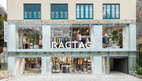 旗艦店である「RAGTAG」原宿店外観