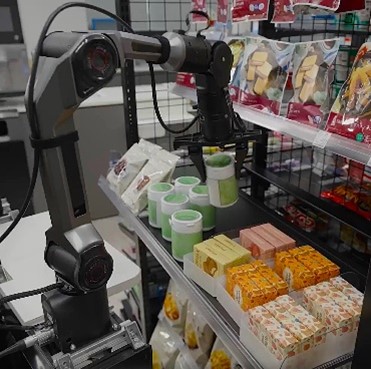 KDDIとローソンは11月8日から、AIとロボット技術を組み合わせた新たな店舗DXの実証実験を「ローソン S KDDI高輪本社店」で開始する