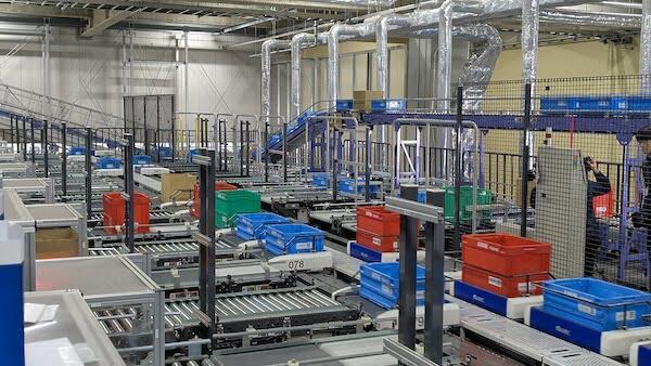 アスクルの物流現場は高度な自動化を実現している