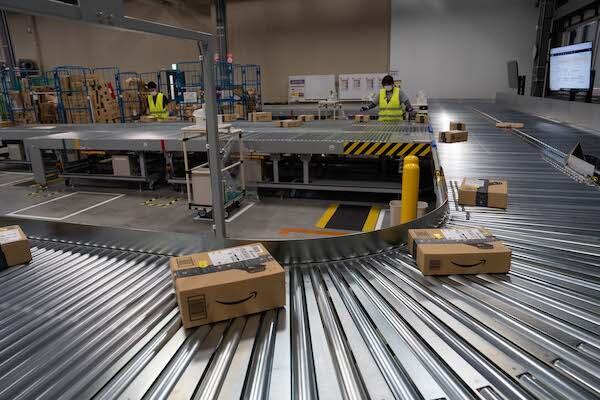 Amazonの2025年物流・配送拠点、サービスの拡大などまとめ デリバリーステーションでの作業