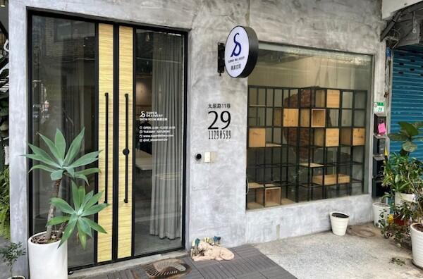 台湾に開設した「スーパーデリバリー」のショールーム外観