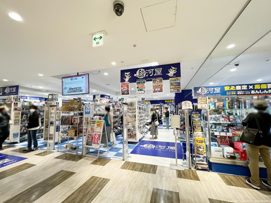 駿河屋の実店舗で「ZOZOTOWN」の返品受付、「SNKRDUNK」の発送受付。丸井グループの「トルダス（trds）」活用で