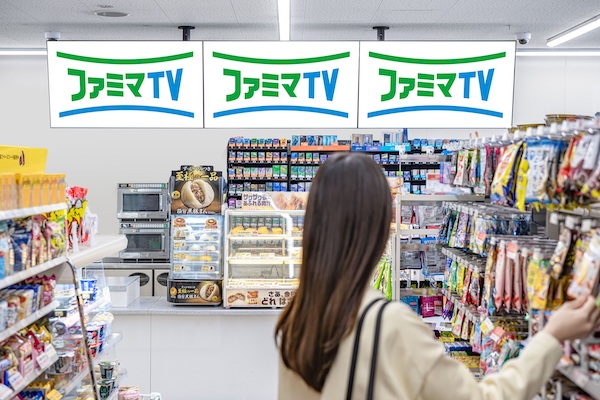 ファミリーマートがリテールメディア「FamilyMartVision」を「ファミマTV」に名称変更。中島健人さん、森香澄さん登場の新番組もスタート