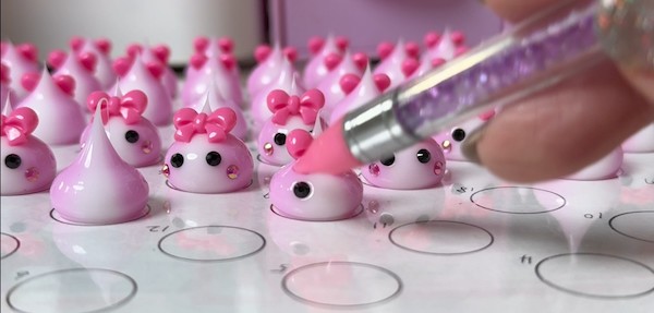 職人の手しぼりで作られる「ほっぺちゃん」