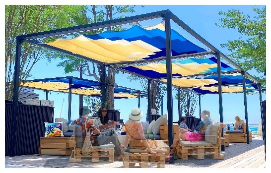 夏の長期化と酷暑、 6割超が暑さで諦めた行動が「増えている」。トップ3は「散歩・街歩き」「買い物」「観光・レジャー」