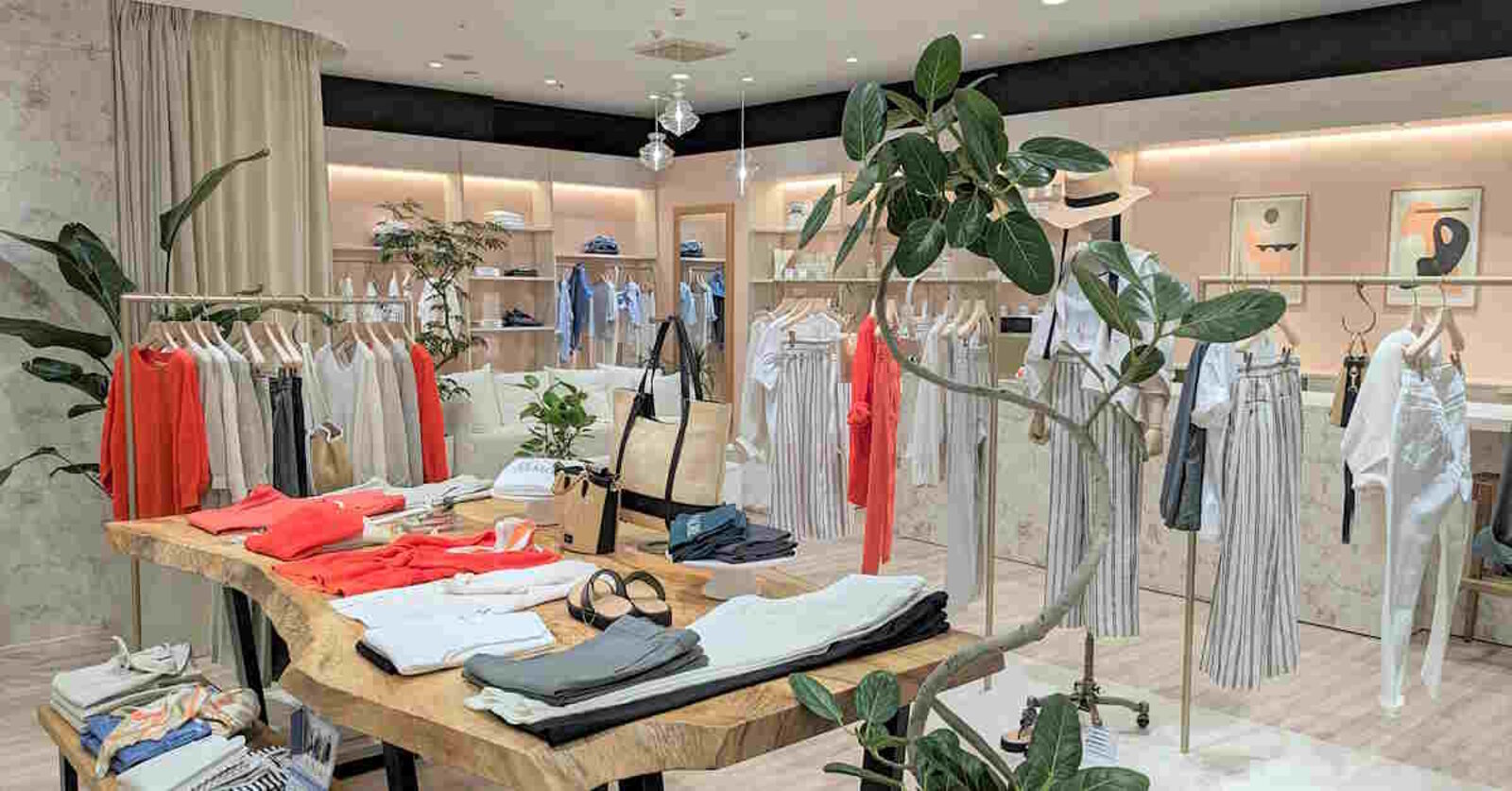 オンワード樫山の「OMO型店舗」成功の秘訣とは？ 通常店舗の売上