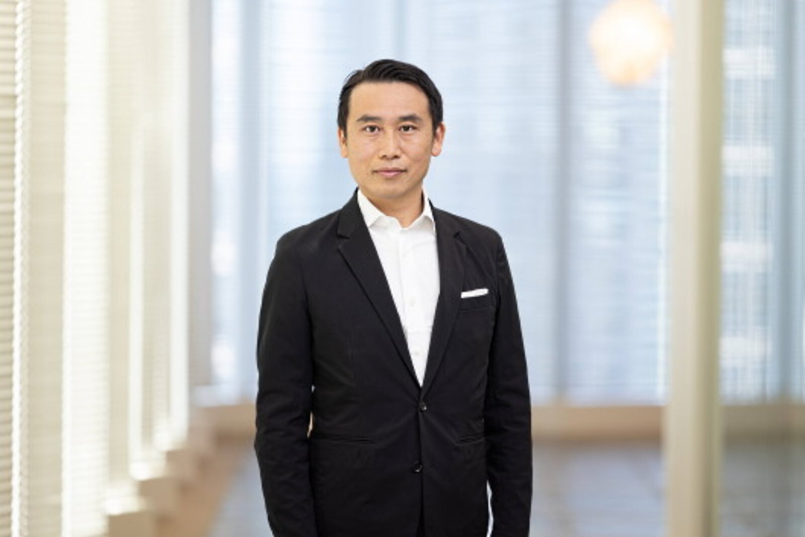 ヤフー社長でeコマース革命旗振り役の小澤社長が退任、「LINE ヤフー社長でeコマース革命旗振り役の小澤社長が退任、「LINE