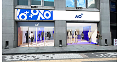 青山商事、「デジタルPOP」「AI診断」「ディスプレイ」など7つのデジタル技術を使ったZ世代向け新コンセプト店舗「AO+（アオヤマプラス）」2号店をオープン