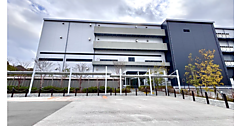 アマゾン、千葉県流山市に新物流拠点「Amazon流山おおたかの森フルフィルメントセンター」を新設、「Amazon Robotics」「紙袋自動梱包機」などのテクノロジーを活用