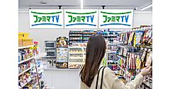 ファミリーマートがリテールメディア「FamilyMartVision」を「ファミマTV」に名称変更。中島健人さん、森香澄さん登場の新番組もスタート