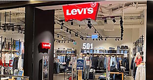 【リーバイスのAI戦略】Microsoft、Googleとの連携でAI活用を加速。取り組みの最新動向まとめ