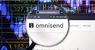 AIが生む消費行動のジレンマ。AIの“お薦め”に86%が懸念、その一方で高まるオンラインレビューの信頼度