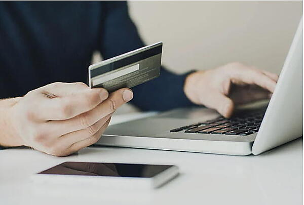 クレジットカード不正利用のリスク管理や、商品の返品・破棄対応に注意の必要がある