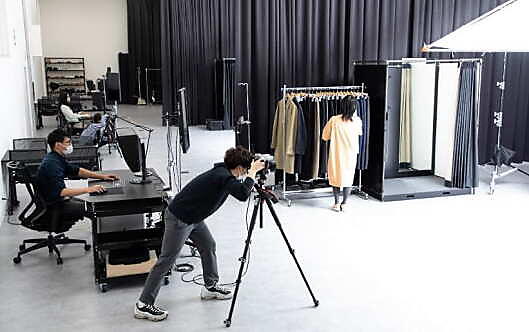 ファーストリテイリングは有明本部を改装、撮影スタジオ、Web制作専用ワーキングスペースなどを設置