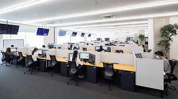 ファーストリテイリングは有明本部を改装、カスタマーセンターを設置