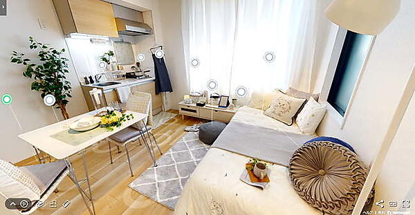 ニトリはVR（仮想現実）による最新3D技術を使用し、実店舗での買い物の楽しさとネットでの買い物の便利さを兼ね備えた「バーチャルショールーム」を開始