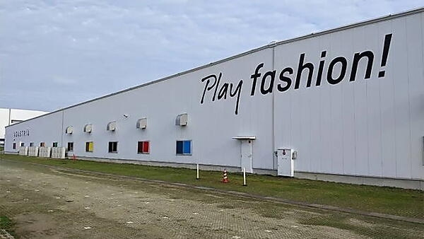 アダストリア・ロジスティクスの茨城西物流センター外観