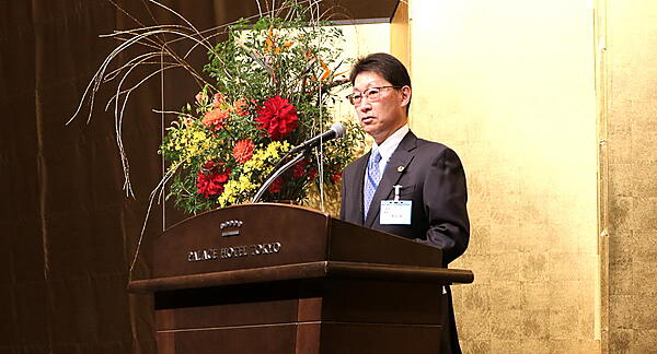 JADMAが開催した新年賀詞交歓会に登壇した消費者庁審議官の真渕博氏