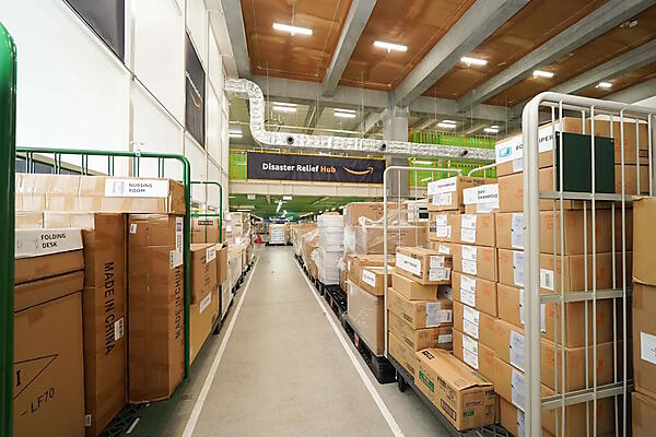アマゾンジャパンは9月28日、神奈川県相模原市のAmazonフルフィルメントセンター内に災害支援物資の保管・配送拠点「Disaster Relief Hub」を開設