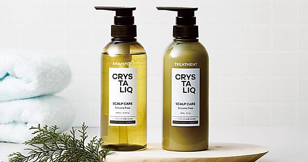 発売したスキャルプケアシャンプー（左）とスキャルプケアトリートメント