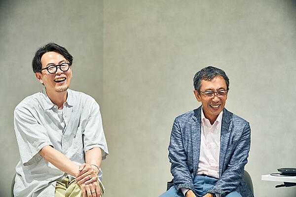 クラシコムの青木耕平社長と味の素の執行役常務 岡本達也氏