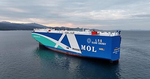 商船三井のLNG燃料自動車船