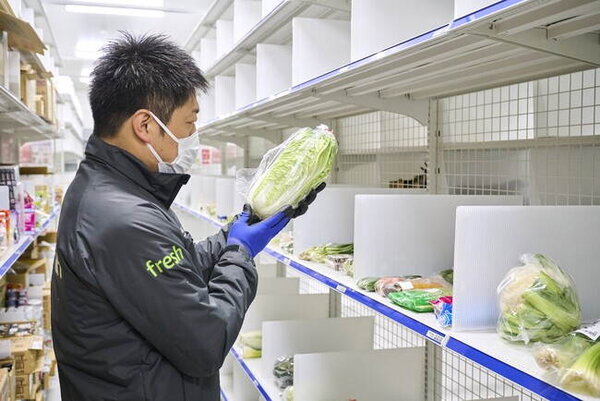 アマゾンジャパンはAmazonプライム会員向けの生鮮食品宅配サービス「Amazonフレッシュ」の専用物流拠点として、東京・江戸川区に「Amazonフレッシュ葛西フルフィルメントセンター（Amazonフレッシュ 葛西FC）」を開設した