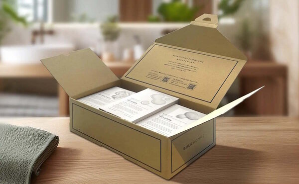 メンズスキンケアブランド「BULK HOMME」のバルクオムは10月から、ECサイトで商品購入した顧客を届ける荷物の梱包資材を環境に配慮した設計にリニューアル